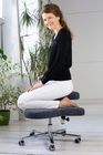 Częste zmiany pozycji siedzenia dla zdrowia kręgosłupa